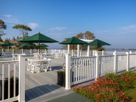 Spruce Point Inn