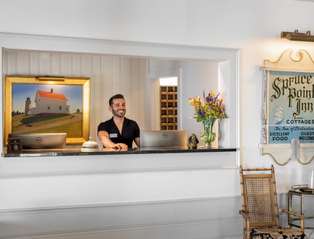 Spruce Point Inn