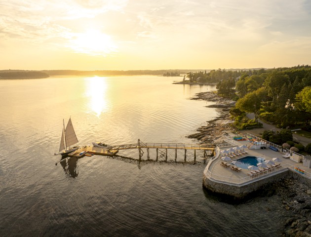 Spruce Point Inn