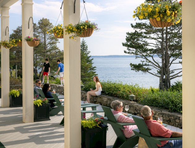 Spruce Point Inn