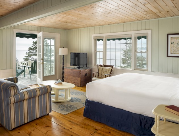 Spruce Point Inn